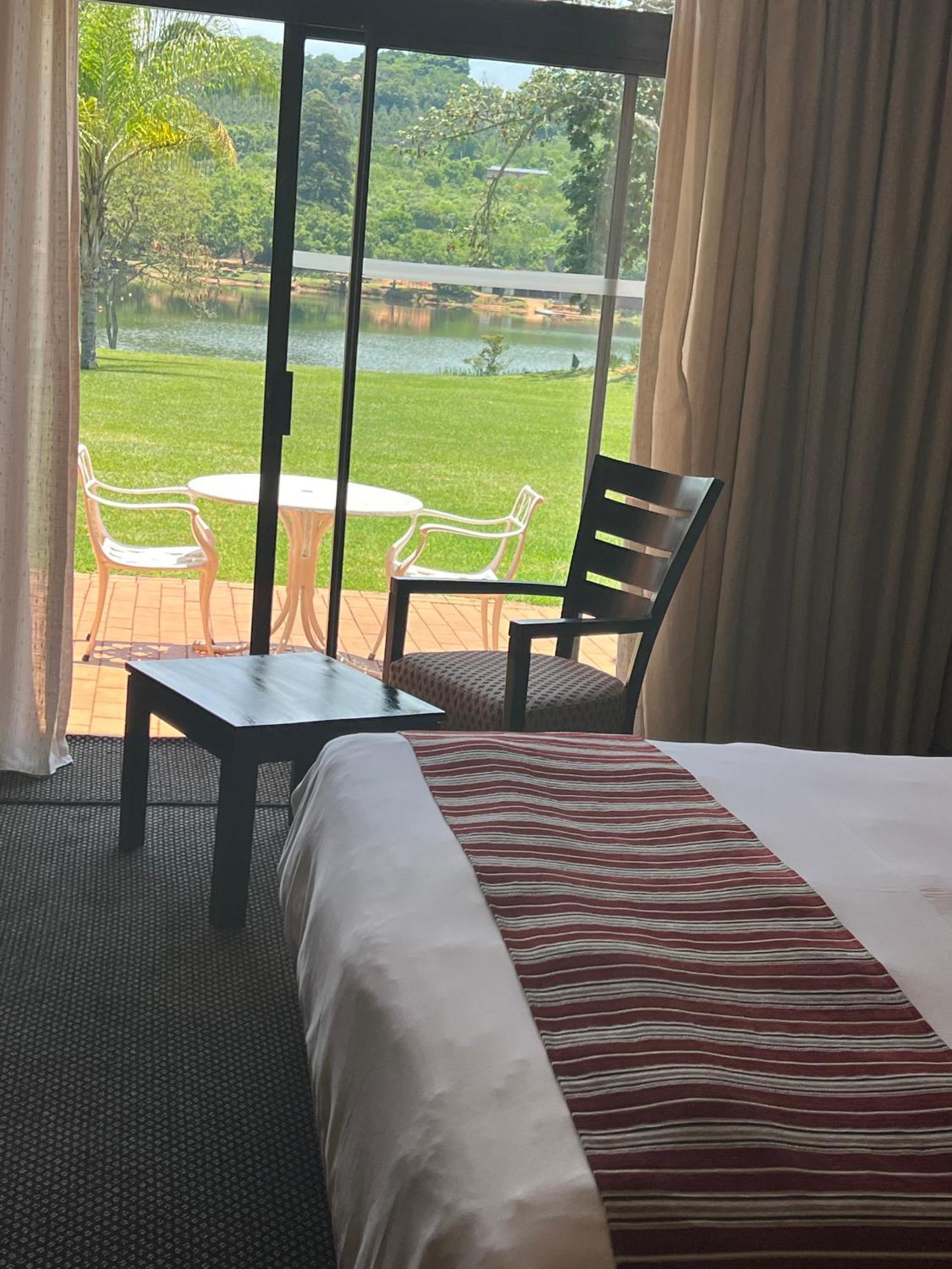 African Sky Hotels - Pine Lake Inn Уайт-Ривер Экстерьер фото