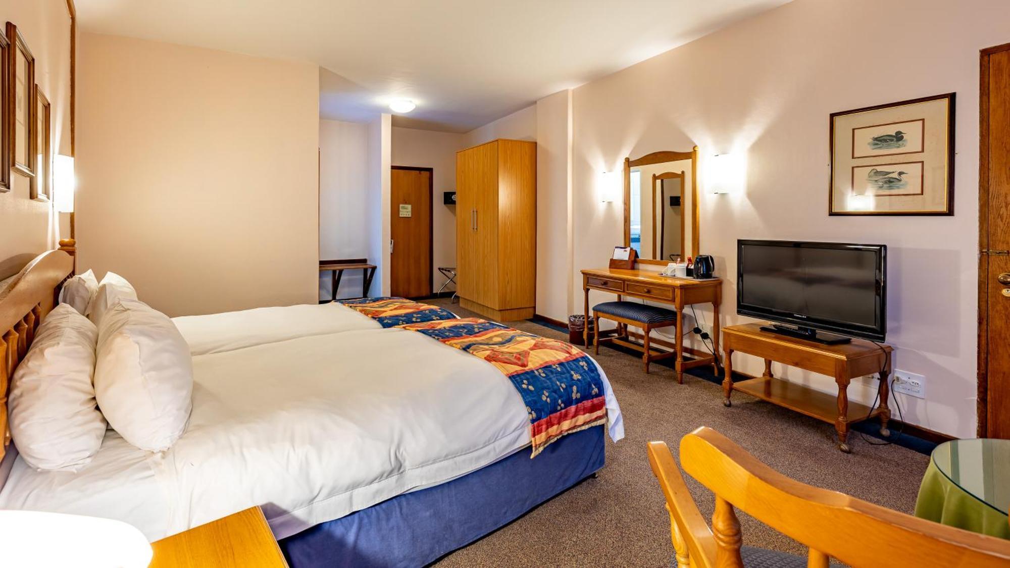 African Sky Hotels - Pine Lake Inn Уайт-Ривер Экстерьер фото