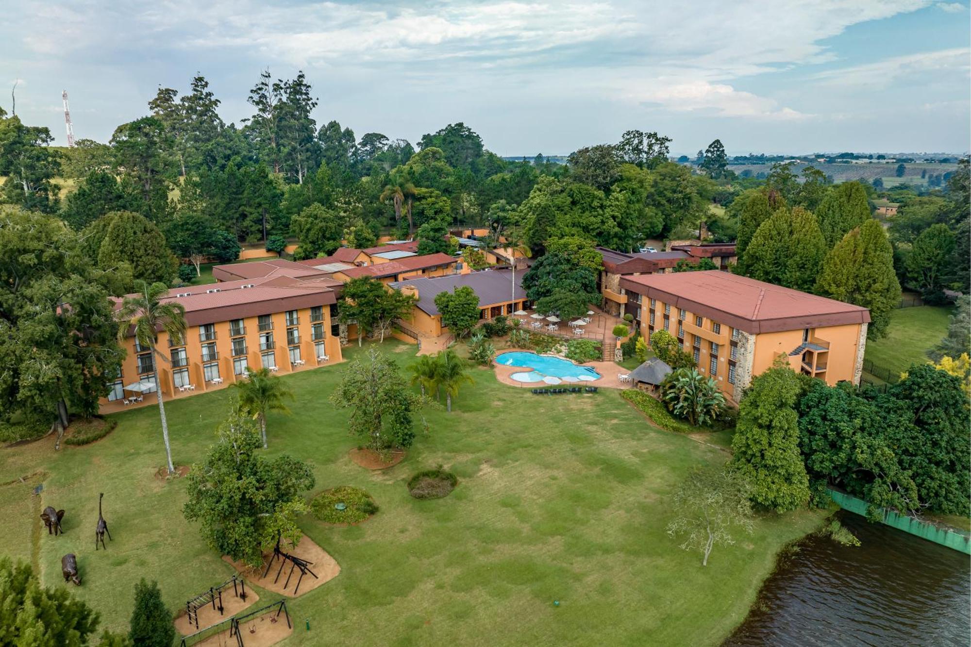 African Sky Hotels - Pine Lake Inn Уайт-Ривер Экстерьер фото