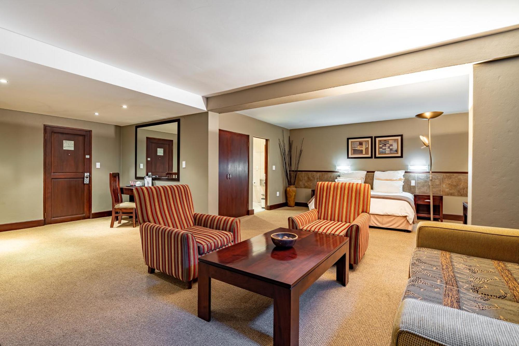 African Sky Hotels - Pine Lake Inn Уайт-Ривер Экстерьер фото