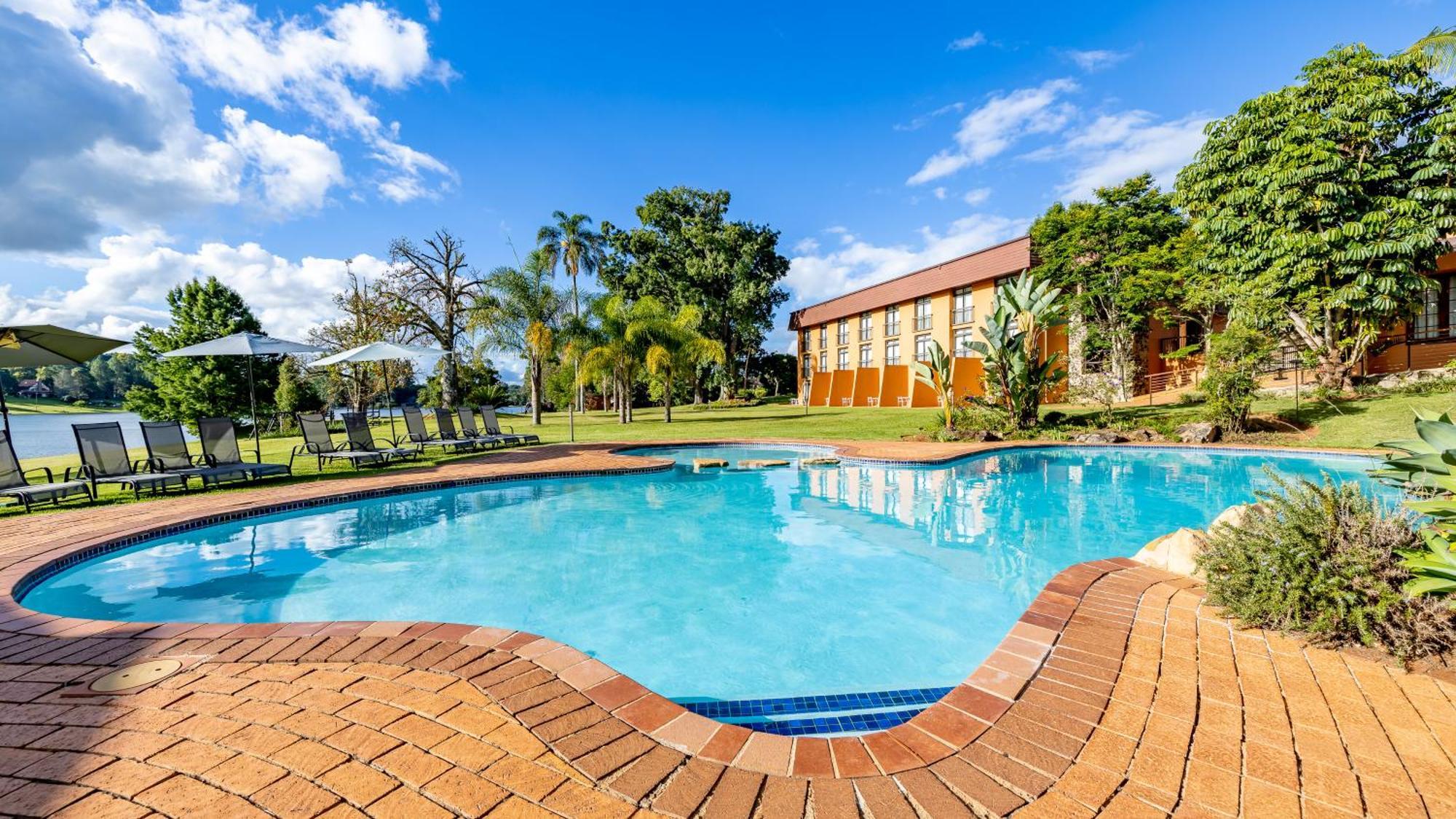 African Sky Hotels - Pine Lake Inn Уайт-Ривер Экстерьер фото
