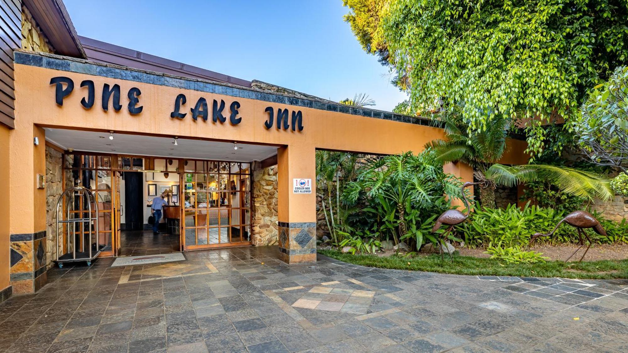 African Sky Hotels - Pine Lake Inn Уайт-Ривер Экстерьер фото