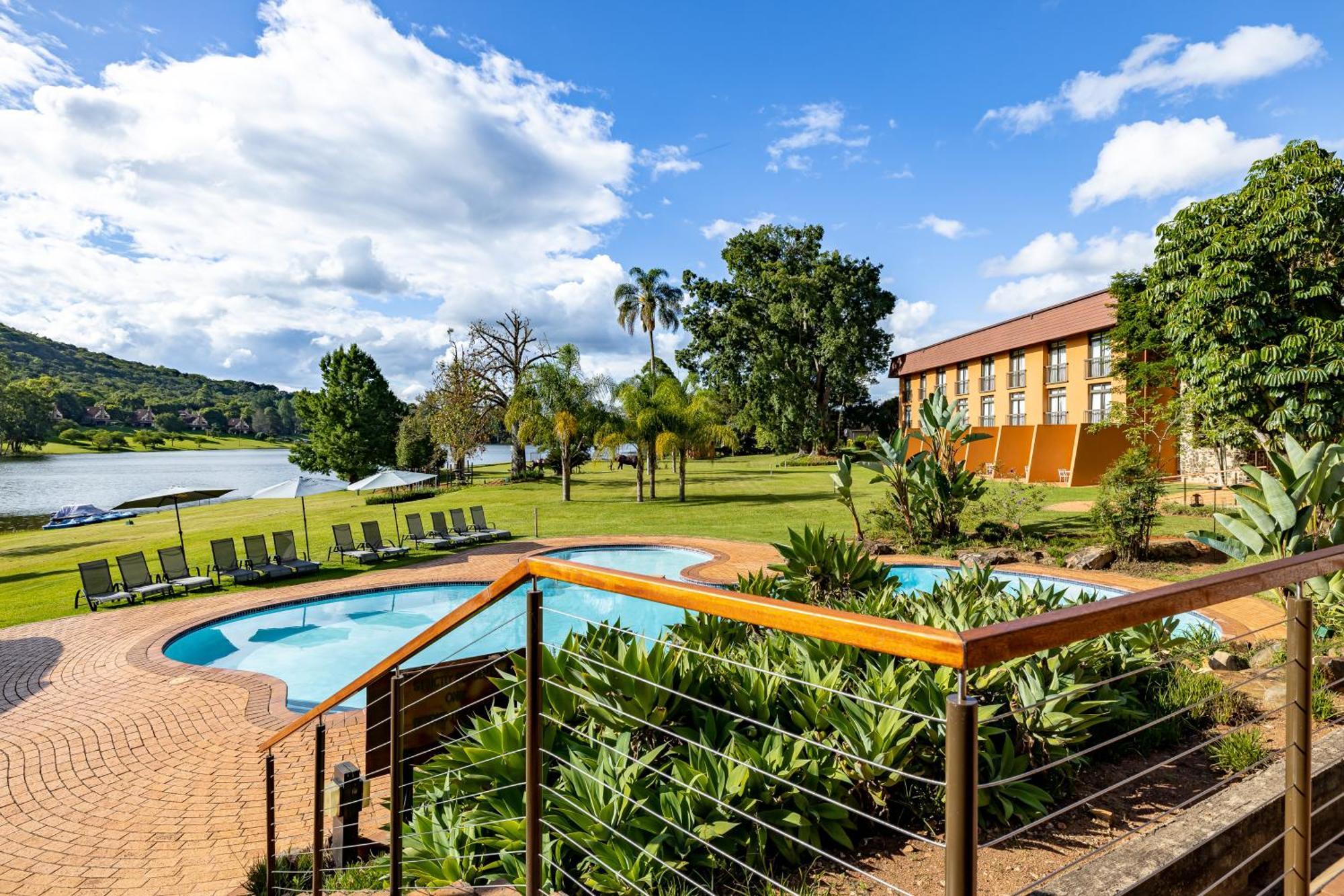 African Sky Hotels - Pine Lake Inn Уайт-Ривер Экстерьер фото