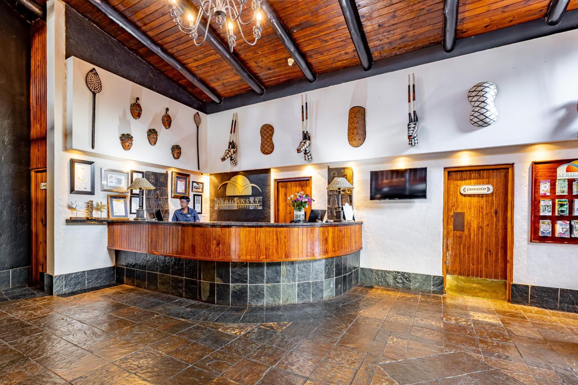African Sky Hotels - Pine Lake Inn Уайт-Ривер Экстерьер фото